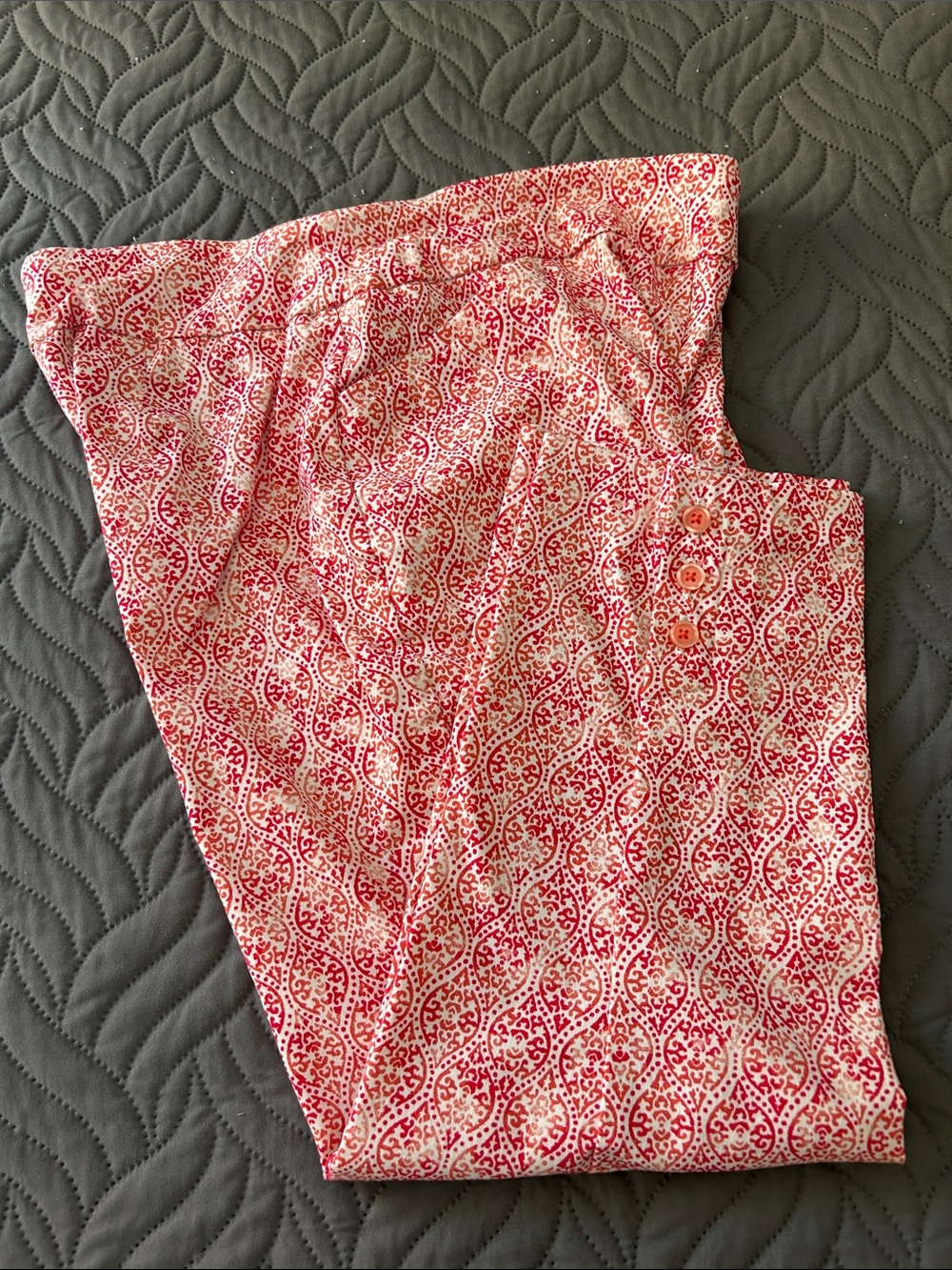 ❤️ Chico's Red/White Printed Perfect Stretch Capris